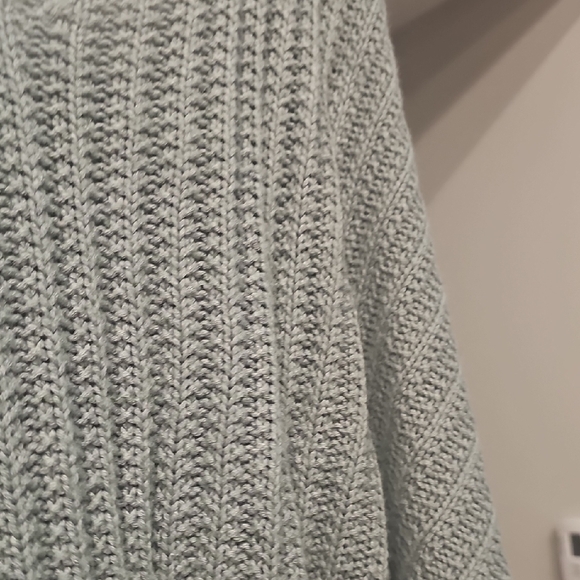 Rue21 Teal V-Neck Sweater with Ribbed Detailing - Picture 3 of 3